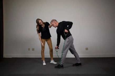 Load image into Gallery viewer, TheraBand Professional Latex Resistance Tubing with Handles