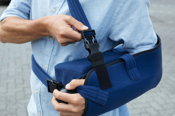 Load image into Gallery viewer, Actimove® Shoulder Abduction Sling Shoulder Immobilizer