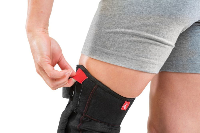 Load image into Gallery viewer, Mueller Hinged Knee Brace, Black