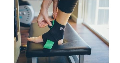 Load image into Gallery viewer, Mueller Green Adjustable Ankle Support